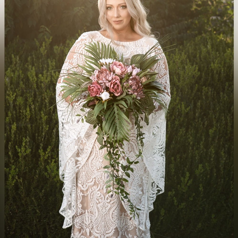 Saldana Vintage Athena Bell Sleece Lace Wedding Dress
